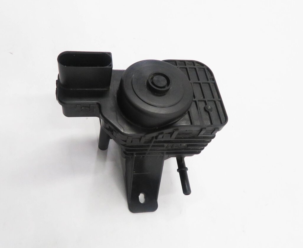 Thumbnail 3: 2011 BMW X5 (E70) DIESEL EXHAUST FLUID TRANSFER PUMP