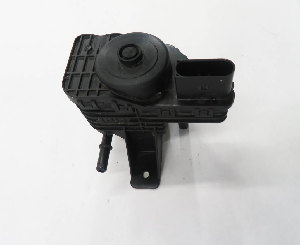 Thumbnail 4: 2011 BMW X5 (E70) DIESEL EXHAUST FLUID TRANSFER PUMP