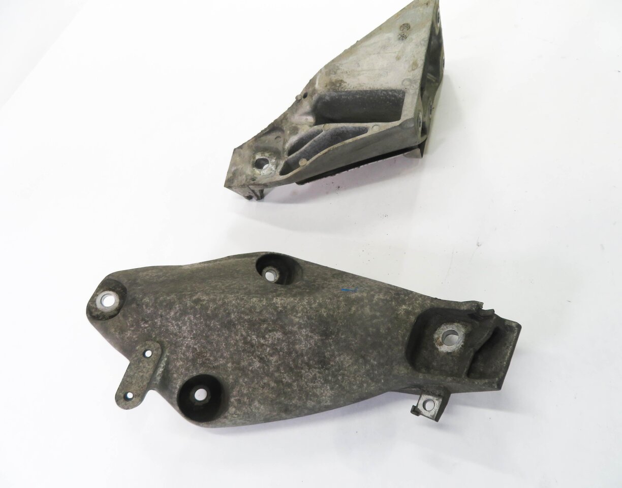Thumbnail 3: 2011 BMW X5 (E70) 3.0L M57Y DIESEL - LEFT & RIGHT ENGINE MOUNT BRACKET SET-2