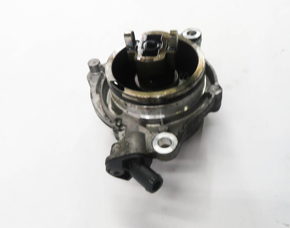Thumbnail 3: 2009-2013 BMW X5 335D (E70 E90) 3.0L M57Y TURBO DIESEL ENGINE BRAKE VACUUM PUMP