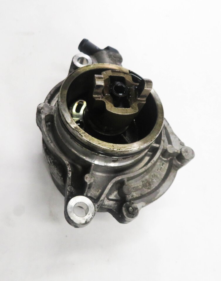 Thumbnail 4: 2009-2013 BMW X5 335D (E70 E90) 3.0L M57Y TURBO DIESEL ENGINE BRAKE VACUUM PUMP
