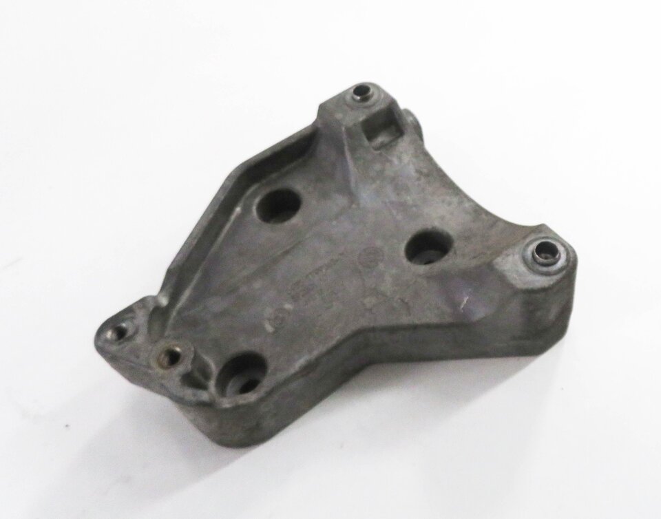 2011 BMW X5 (E70) 3.0L M57Y DIESEL ENGINE - A/C COMPRESSOR MOUNT BRACKET