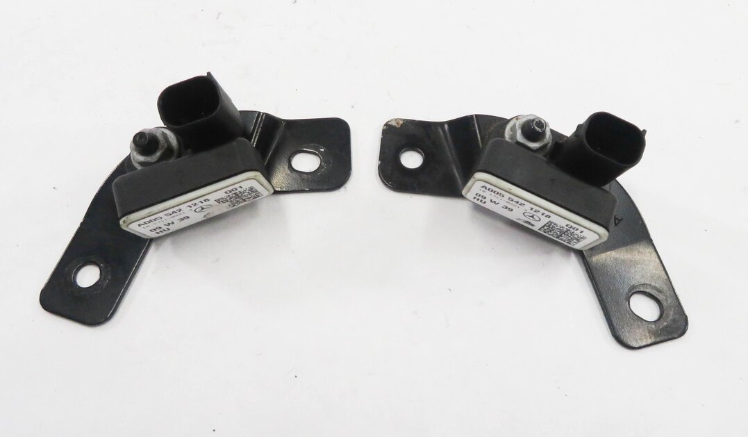 Thumbnail 2: 2010 MERCEDES E550 (W212) AIR SUSPENSION ACCELERATION ACCELEROMETER SENSOR SET-2
