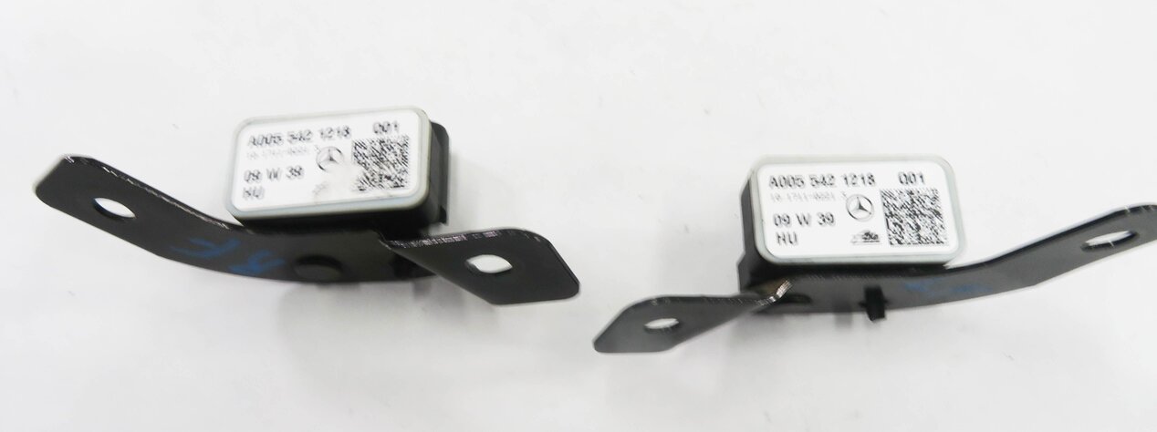 Thumbnail 6: 2010 MERCEDES E550 (W212) AIR SUSPENSION ACCELERATION ACCELEROMETER SENSOR SET-2