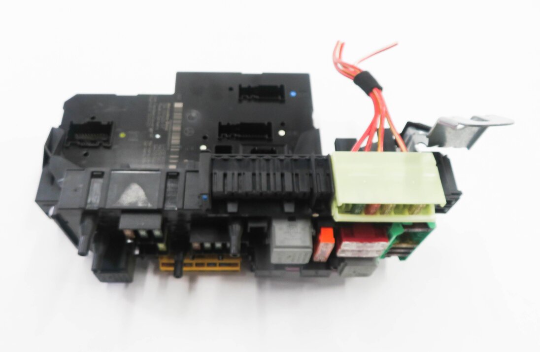 Thumbnail 7: 2010 MERCEDES E550 (W212) REAR SIGNAL ACQUISITION CONTROL MODULE FUSE BOX (SAM)