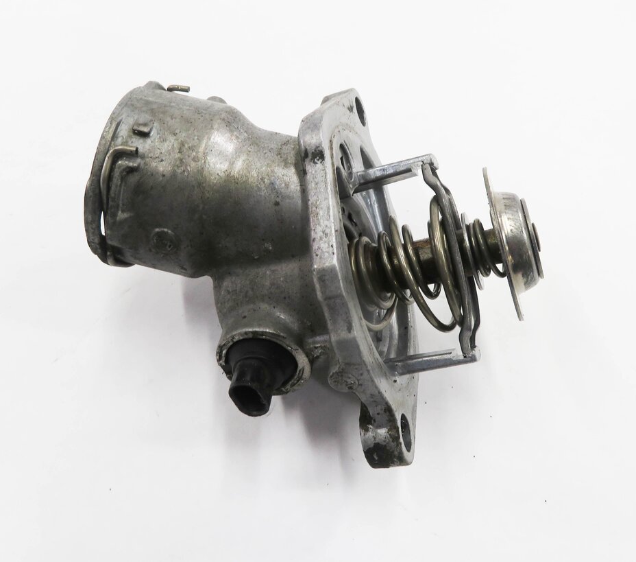 2010 MERCEDES E550 (W212) 5.5L V8 ENGINE - THERMOSTAT HOUSING