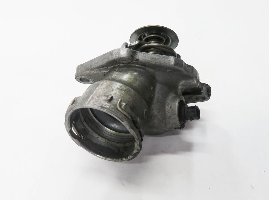 Thumbnail 2: 2010 MERCEDES E550 (W212) 5.5L V8 ENGINE - THERMOSTAT HOUSING
