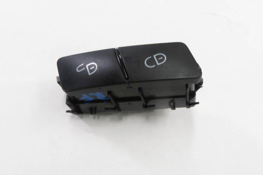 Thumbnail 2: 2010 MERCEDES E550 (W212) RIGHT FRONT PASSENGER DOOR LOCK SWITCH BUTTON