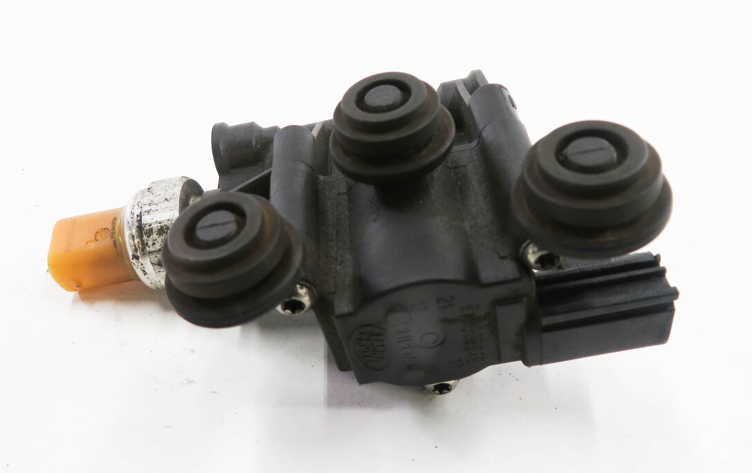Thumbnail 2: 2010 LAND ROVER LR4 - AIR SUSPENSION VALVE BLOCK
