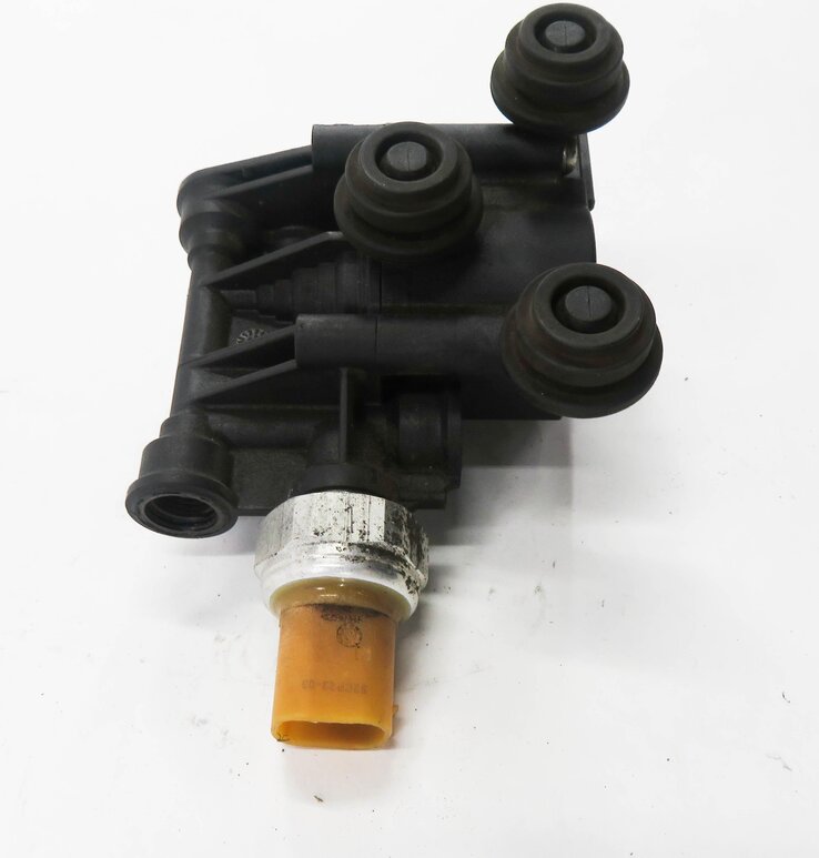 Thumbnail 3: 2010 LAND ROVER LR4 - AIR SUSPENSION VALVE BLOCK