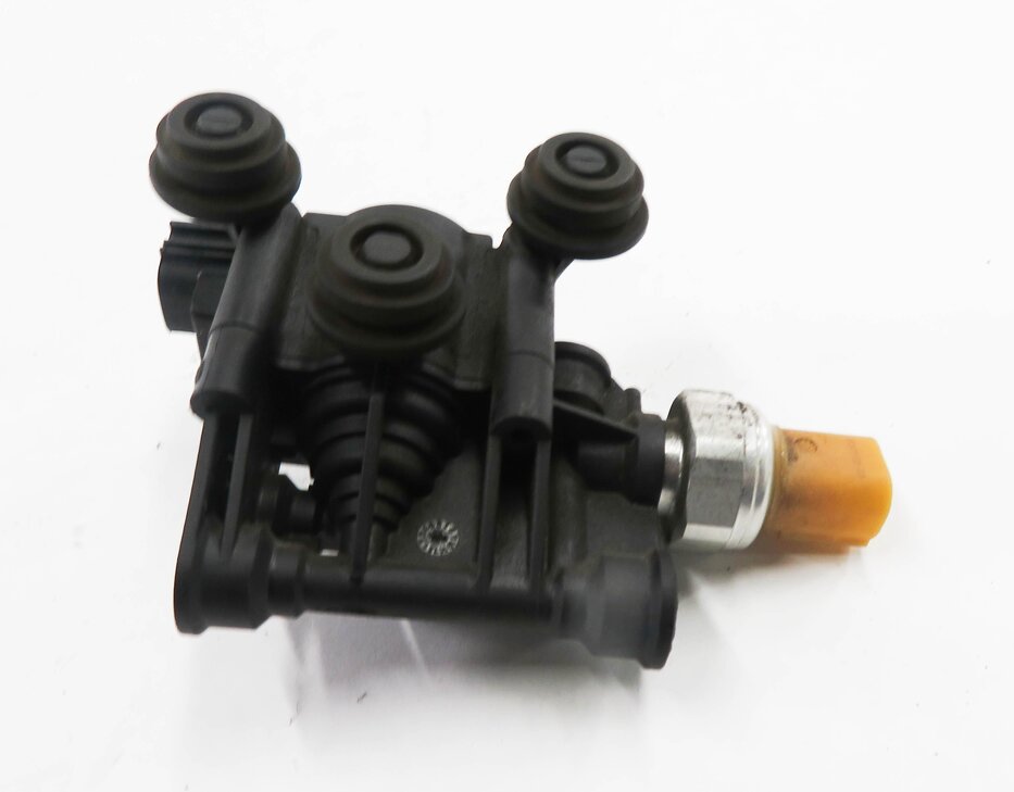 Thumbnail 5: 2010 LAND ROVER LR4 - AIR SUSPENSION VALVE BLOCK