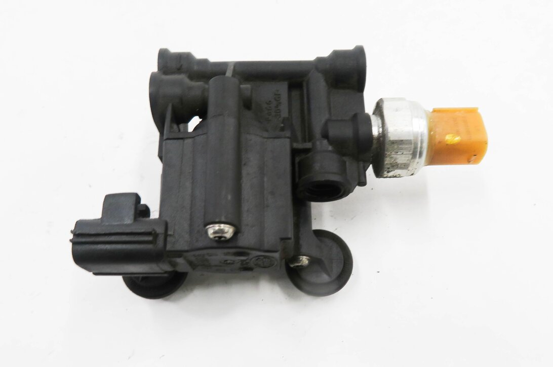 Thumbnail 6: 2010 LAND ROVER LR4 - AIR SUSPENSION VALVE BLOCK