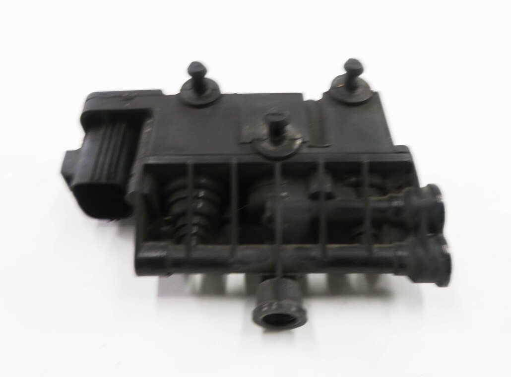 Thumbnail 2: 2010 LAND ROVER LR4 - AIR SUSPENSION VALVE BLOCK