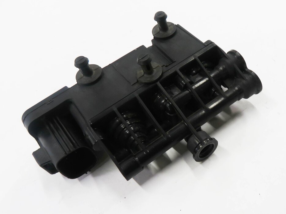 2010 LAND ROVER LR4 - AIR SUSPENSION VALVE BLOCK