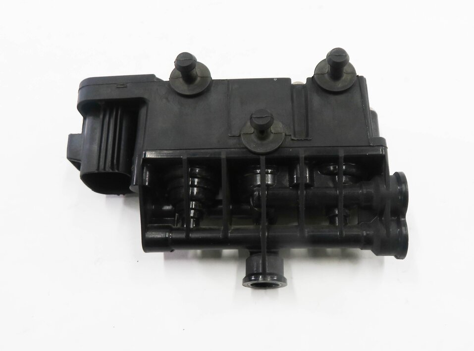 Thumbnail 3: 2010 LAND ROVER LR4 - AIR SUSPENSION VALVE BLOCK