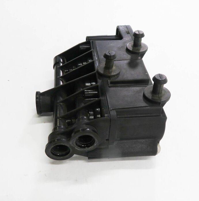 Thumbnail 4: 2010 LAND ROVER LR4 - AIR SUSPENSION VALVE BLOCK