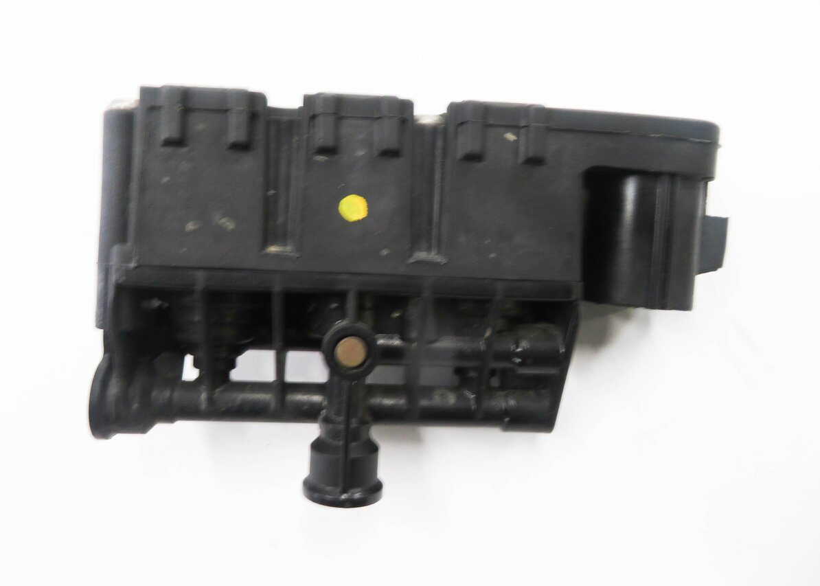 Thumbnail 8: 2010 LAND ROVER LR4 - AIR SUSPENSION VALVE BLOCK