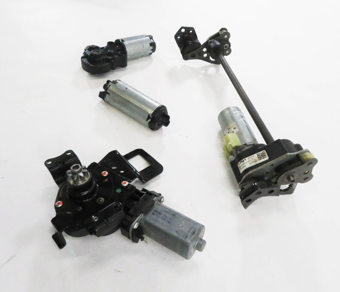 Thumbnail 3: 2010 LAND ROVER LR4 - RIGHT FRONT PASSENGER POWER SEAT ADJUSTMENT MOTOR SET-4