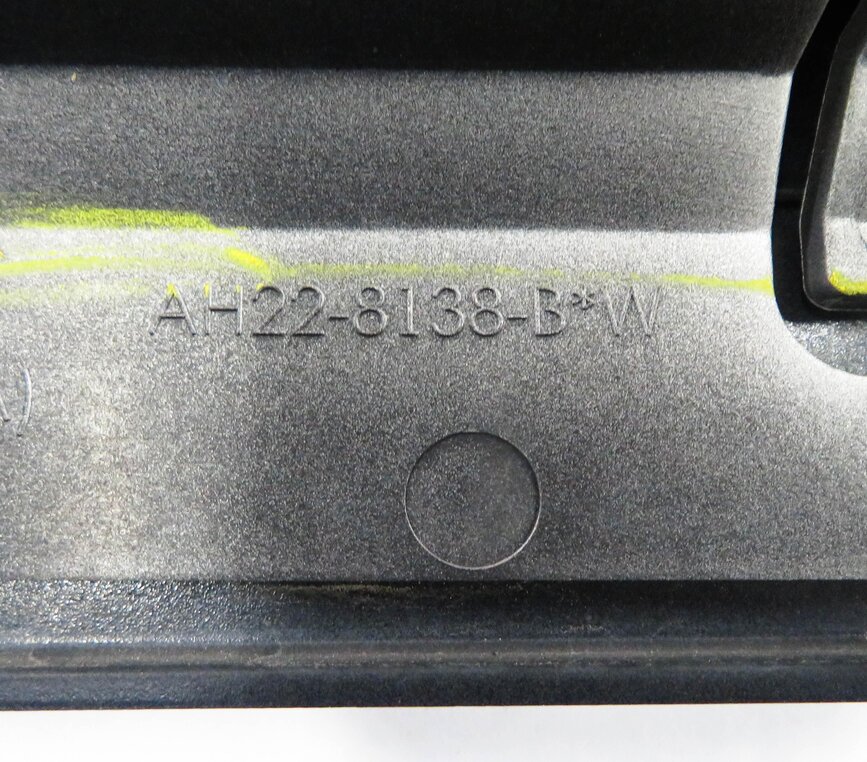 Thumbnail 8: 2010-2013 LAND ROVER LR4 - FRONT UPPER HOOD CENTER AIR VENT GRILLE (BLUE 796)