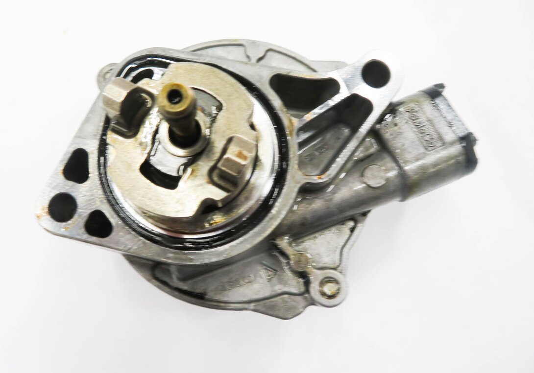 Thumbnail 7: 2010-2019 RANGE ROVER SPORT LR4 JAGUAR XE XF XK - 3.0L / 5.0L BRAKE VACUUM PUMP