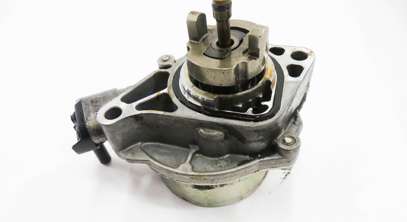 Thumbnail 8: 2010-2019 RANGE ROVER SPORT LR4 JAGUAR XE XF XK - 3.0L / 5.0L BRAKE VACUUM PUMP