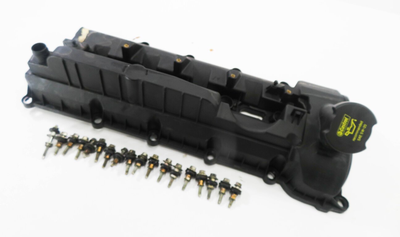Thumbnail 2: 2010-2018 LR4 / RANGE ROVER SPORT (L320 L322 L494 L405) 5.0L V8 LEFT VALVE COVER