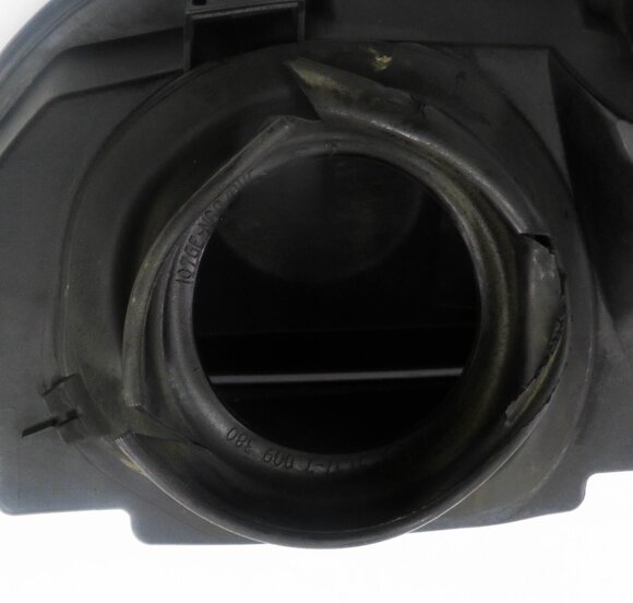 Thumbnail 10: 2006-2010 BMW 645i 650i M6 (E63 E64) FUEL TANK DOOR w/ HOUSING (CARBON BLACK)