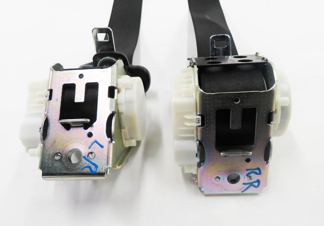 Thumbnail 7: 2009 BMW M6 ///M (E63) REAR SEAT - LEFT & RIGHT SEATBELT RETRACTOR SET-2 (BLACK)