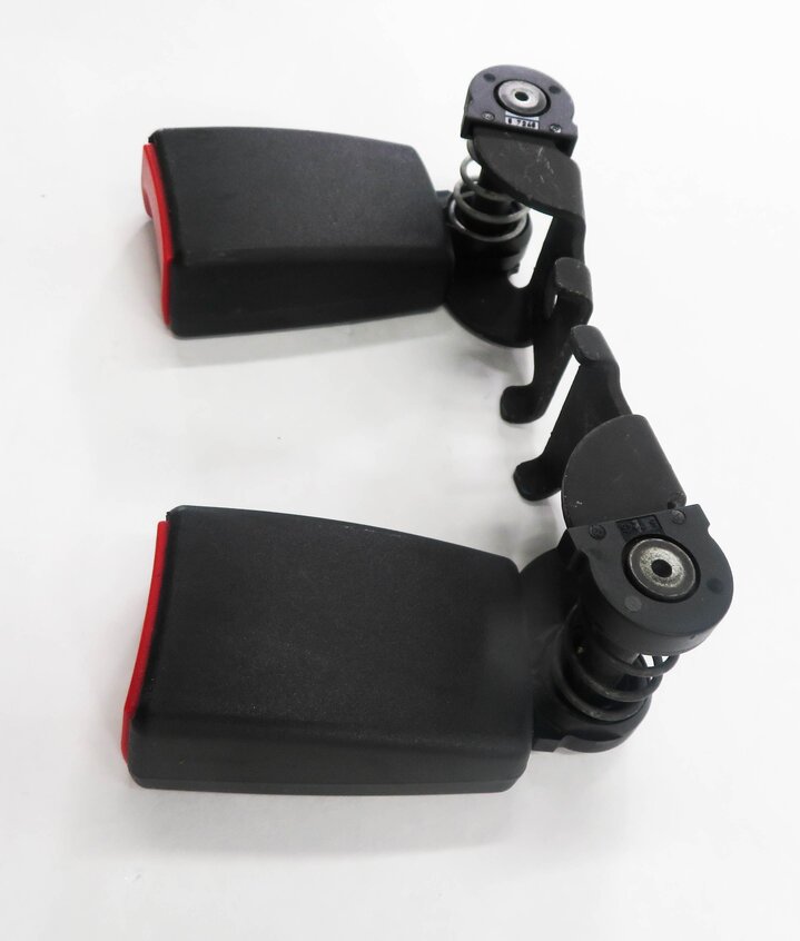 Thumbnail 4: 2009 BMW M6 ///M (E63) REAR SEAT - SEATBELT BUCKLE RECEIVER SET-2