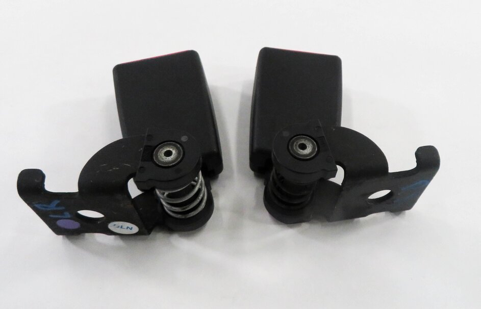 Thumbnail 5: 2009 BMW M6 ///M (E63) REAR SEAT - SEATBELT BUCKLE RECEIVER SET-2