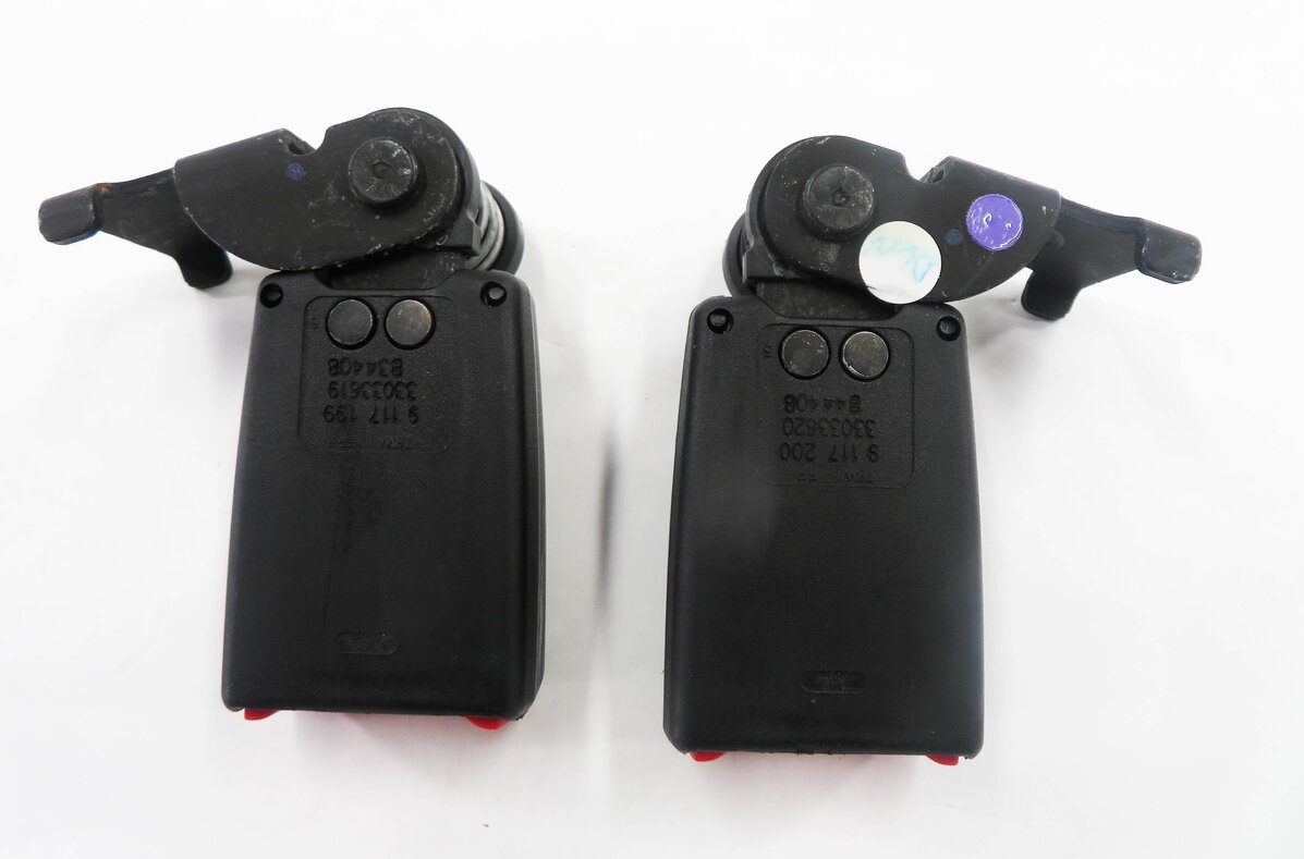 Thumbnail 6: 2009 BMW M6 ///M (E63) REAR SEAT - SEATBELT BUCKLE RECEIVER SET-2