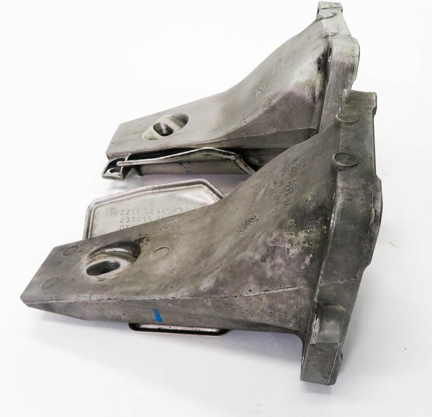 Thumbnail 3: 2009 BMW M6 ///M (E63) 5.0L S85 V10 MOTOR - ENGINE MOUNT BRACKET SET