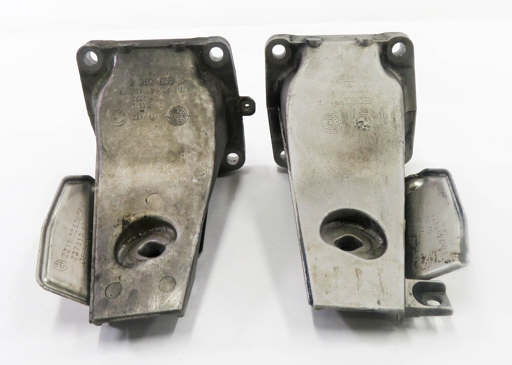 Thumbnail 6: 2009 BMW M6 ///M (E63) 5.0L S85 V10 MOTOR - ENGINE MOUNT BRACKET SET