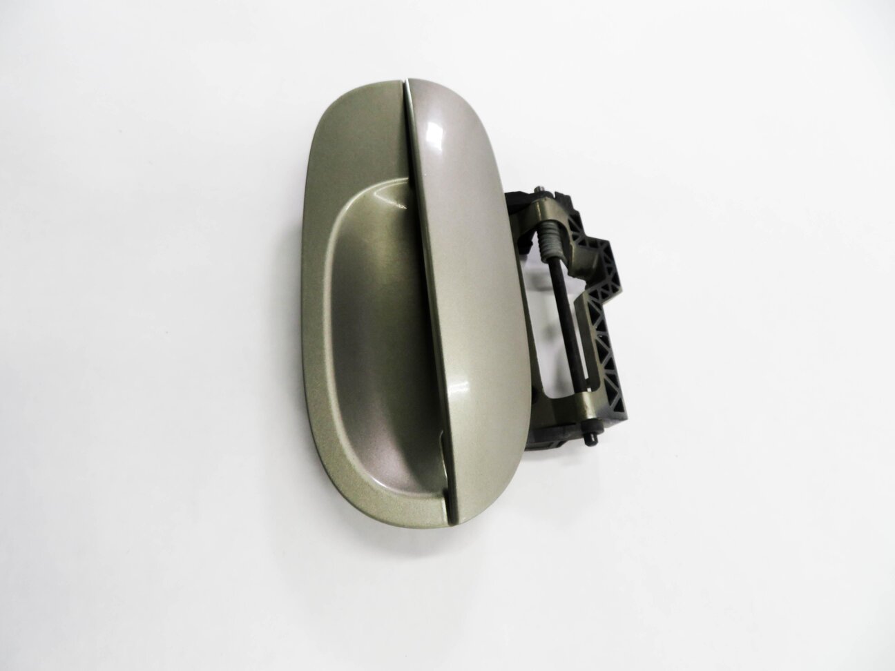 Thumbnail 3: 2003-2008 BMW Z4 (E85) RIGHT FRONT PASSENGER DOOR HANDLE (OLIVIN GREEN METALLIC)