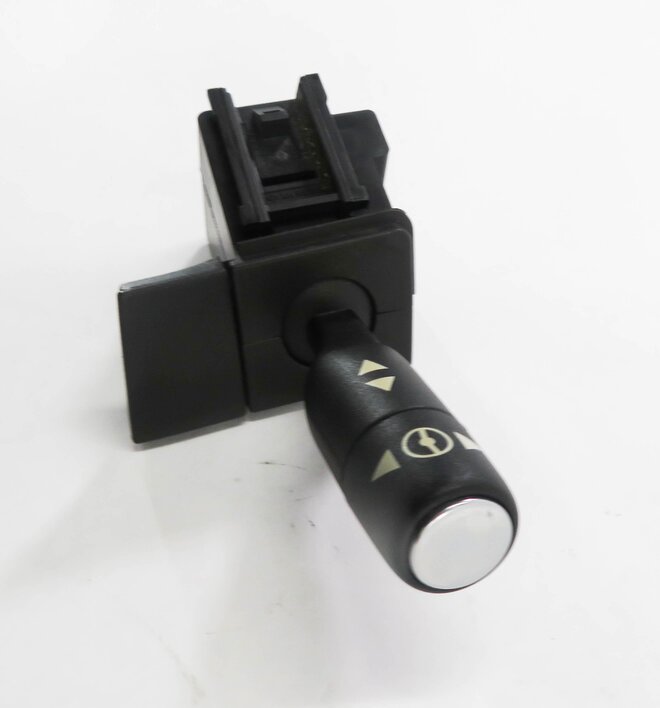 Thumbnail 4: 2011 RANGE ROVER (L322) STEERING ADJUSTMENT SWITCH LEVER