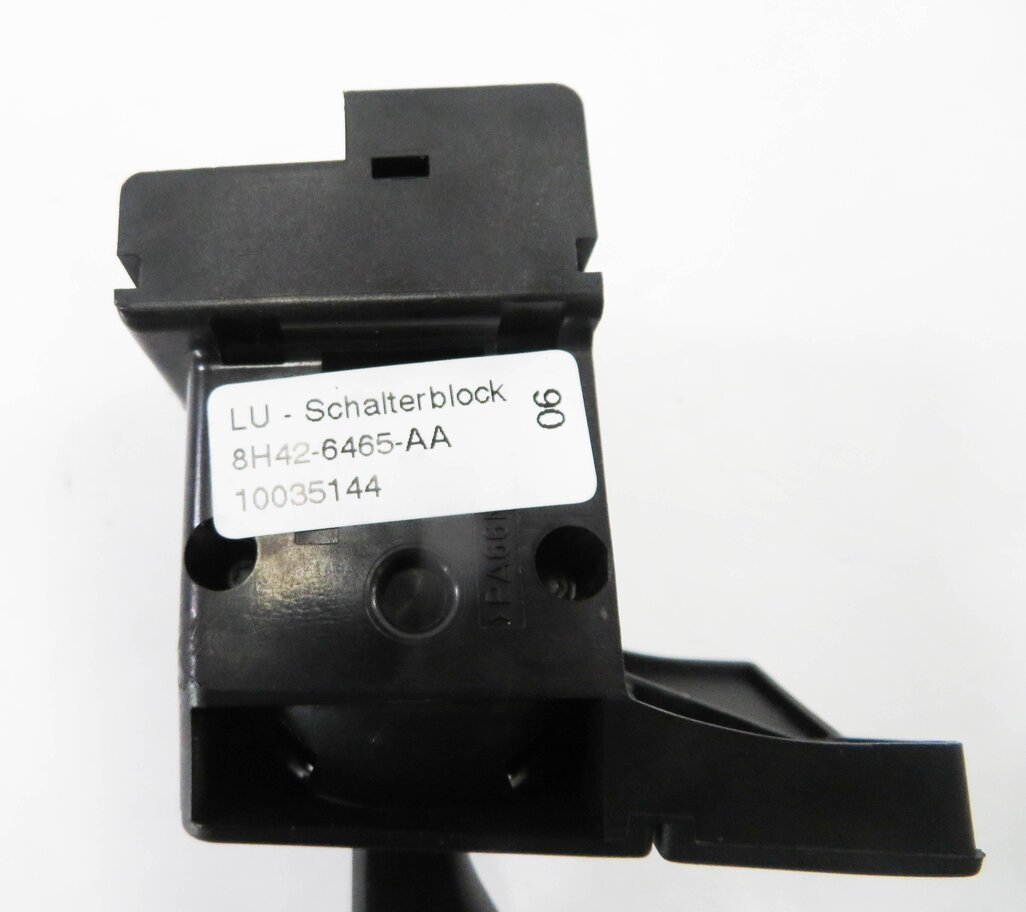 Thumbnail 7: 2011 RANGE ROVER (L322) STEERING ADJUSTMENT SWITCH LEVER