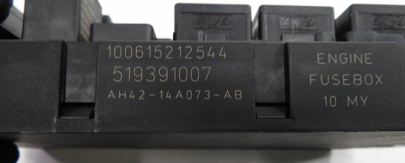 Thumbnail 8: 2010-2012 RANGE ROVER (L322) 5.0L SUPERCHARGED ENGINE POWER JUNCTION FUSE BOX