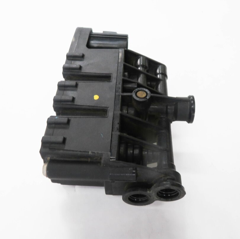 Thumbnail 5: 2011 RANGE ROVER (L322) AIR SUSPENSION RELIEF VALVE BLOCK