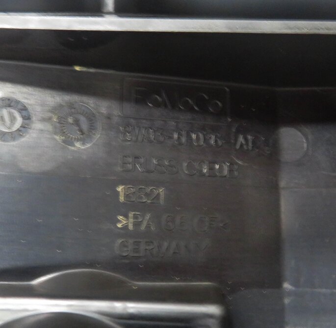 Thumbnail 9: 2010-2012 RANGE ROVER (L322) 5.0L V8 ENGINE - RIGHT CYLINDER HEAD VALVE COVER