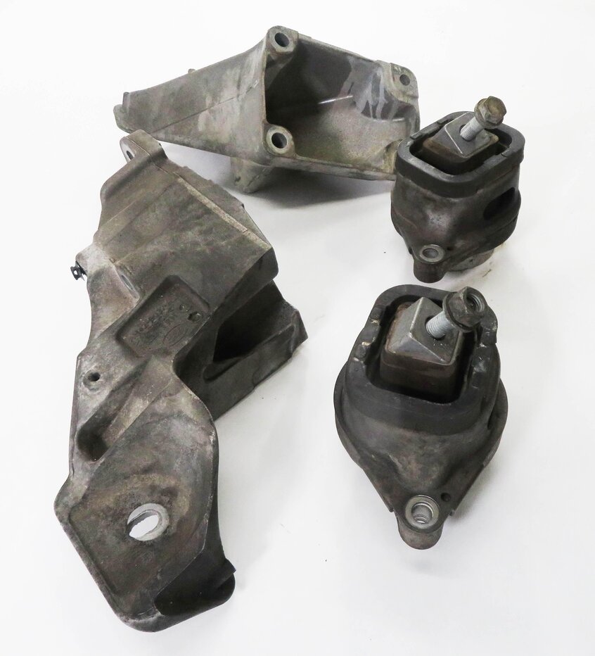 Thumbnail 4: 2011 RANGE ROVER (L322) 5.0L AJ133 SUPERCHARGED - ENGINE MOTOR MOUNT BRACKET SET