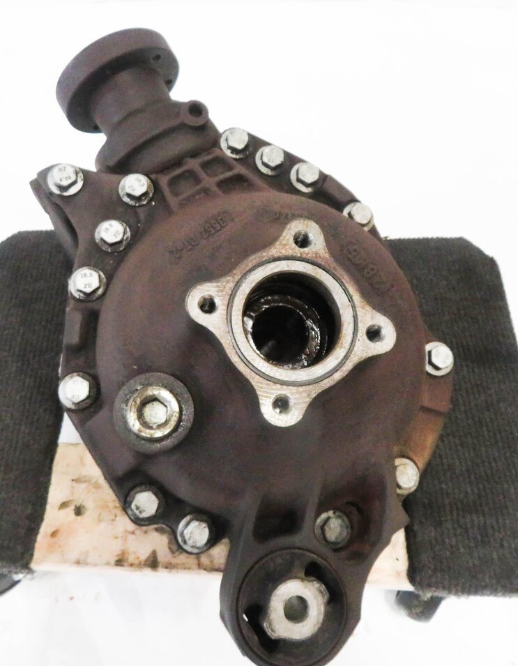 06-13 LR4 / RANGE ROVER SPORT L320 (4.2L / 5.0L) FRONT DIFFERENTIAL CARRIER 3.54