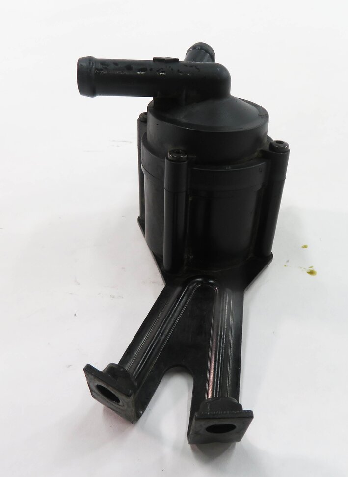 Thumbnail 3: 2009 BMW 750i (F01) 4.4L N63 ENGINE - AUX AUXILIARY WATER PUMP