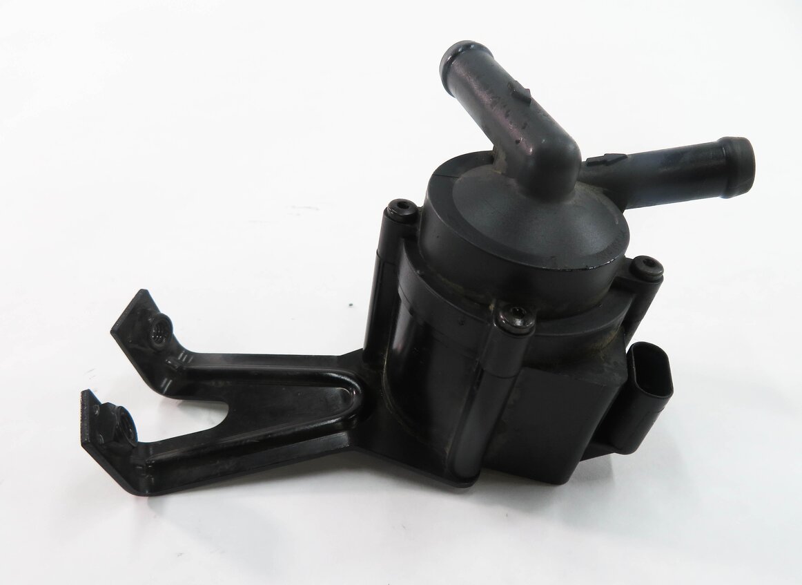 Thumbnail 4: 2009 BMW 750i (F01) 4.4L N63 ENGINE - AUX AUXILIARY WATER PUMP