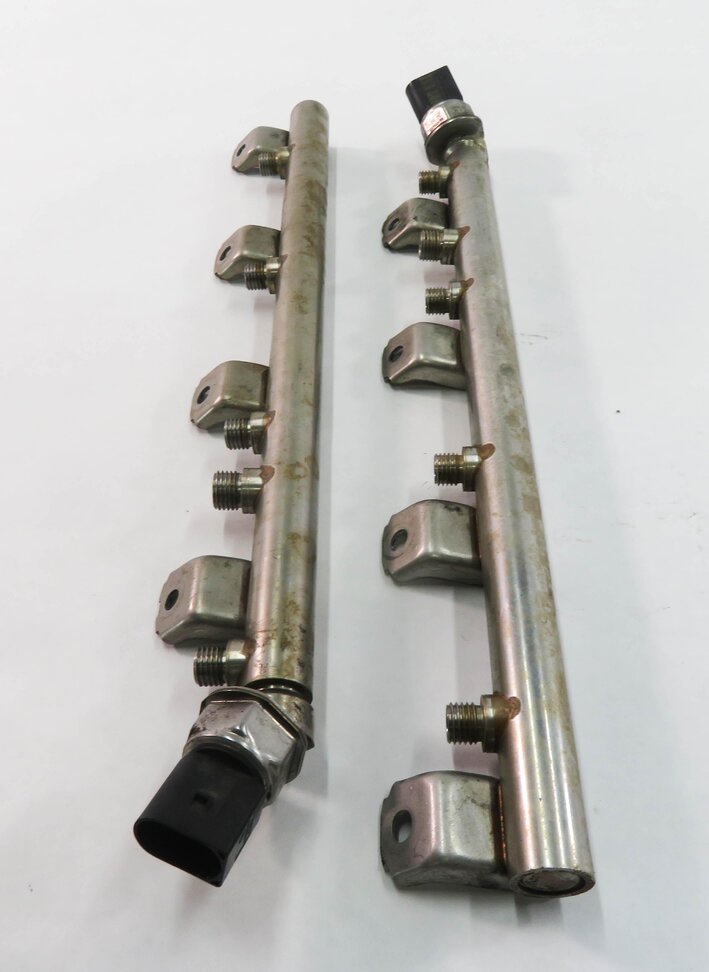 Thumbnail 3: 2009 BMW 750i (F01) 4.4L N63 ENGINE - LEFT & RIGHT FUEL RAIL SET-2