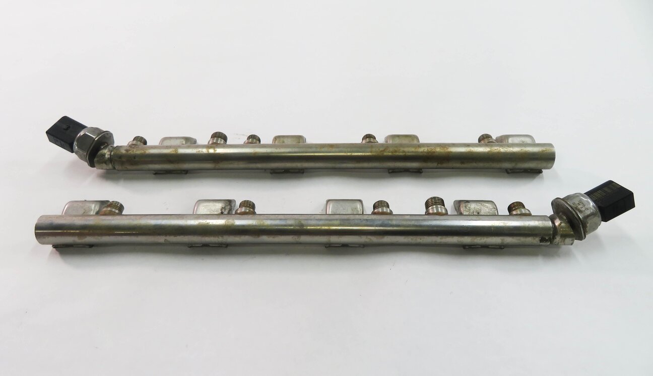 Thumbnail 4: 2009 BMW 750i (F01) 4.4L N63 ENGINE - LEFT & RIGHT FUEL RAIL SET-2