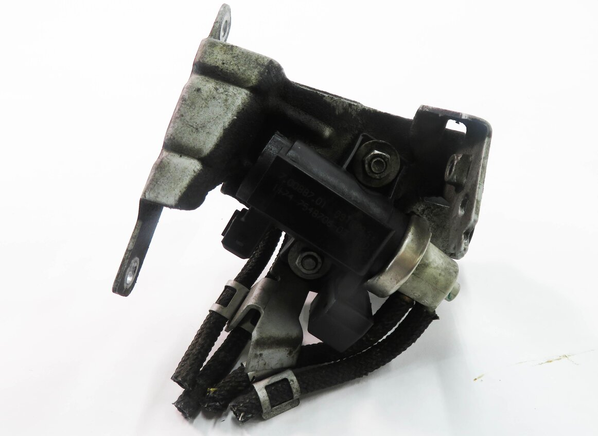 Thumbnail 2: 2009 BMW 750i (F01) 4.4L N63 ENGINE - TURBOCHARGER PRESSURE CONVERTER SET-2