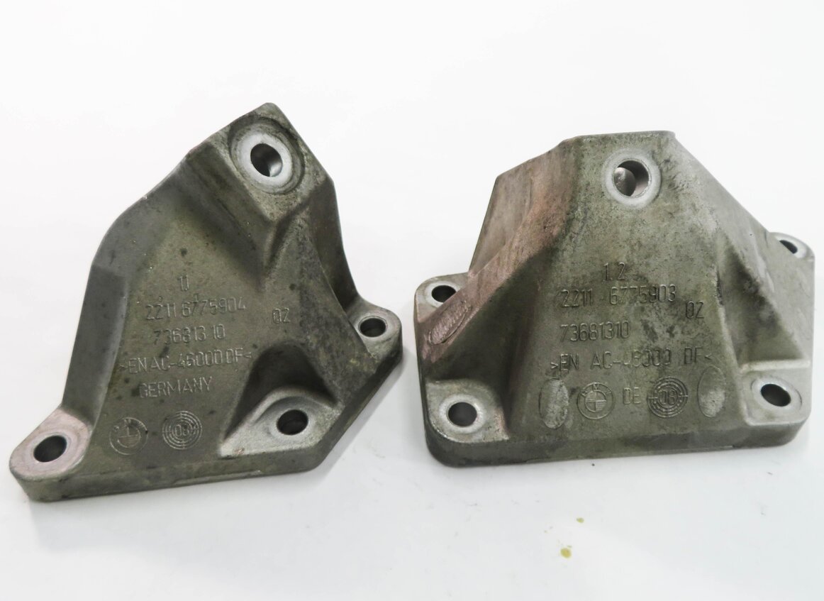 Thumbnail 2: 2009 BMW 750i (F01) 4.4L N63 V8 MOTOR - LEFT & RIGHT ENGINE MOUNT BRACKET SET-2