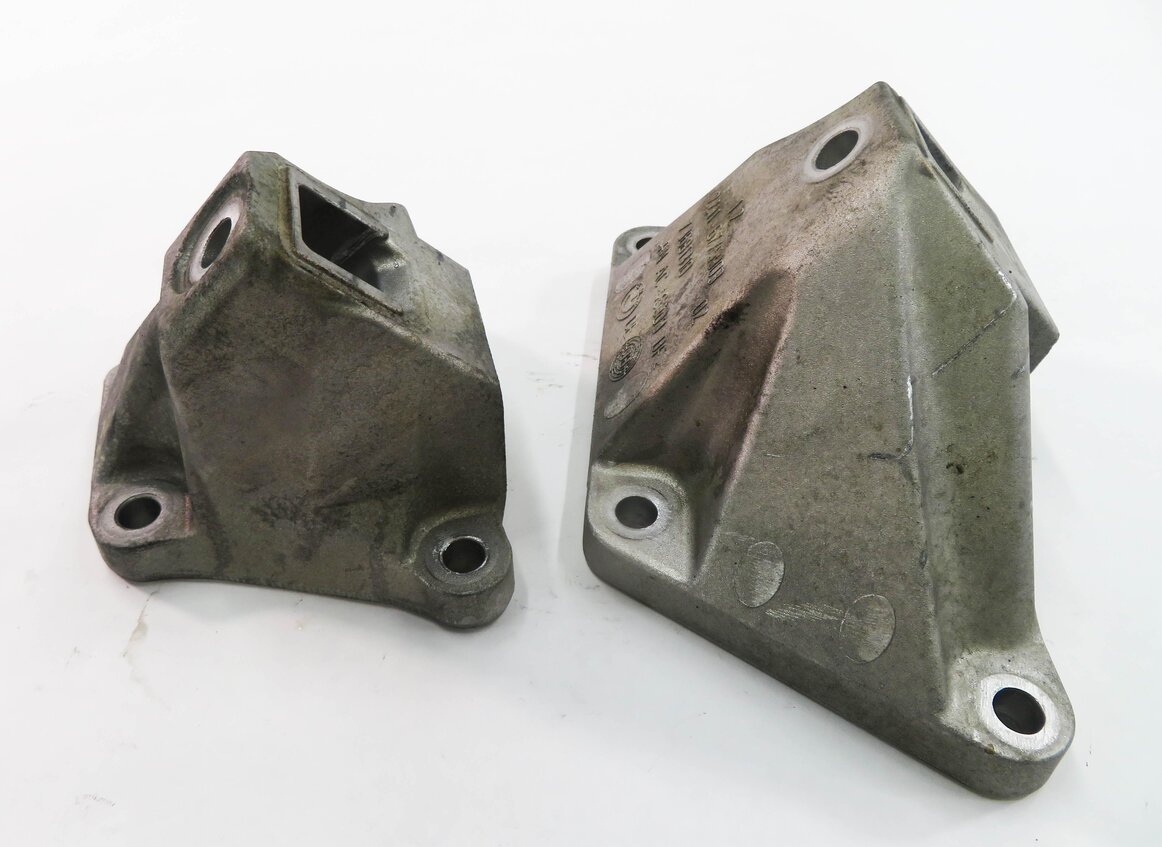 Thumbnail 3: 2009 BMW 750i (F01) 4.4L N63 V8 MOTOR - LEFT & RIGHT ENGINE MOUNT BRACKET SET-2