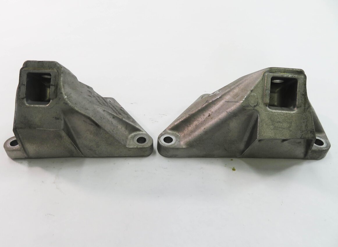 Thumbnail 4: 2009 BMW 750i (F01) 4.4L N63 V8 MOTOR - LEFT & RIGHT ENGINE MOUNT BRACKET SET-2