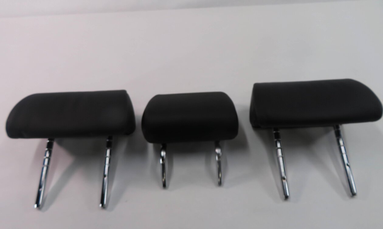 Thumbnail 2: 2009 BMW 750i (F01) REAR SEAT HEADREST SET-3 (BLACK LEATHER)
